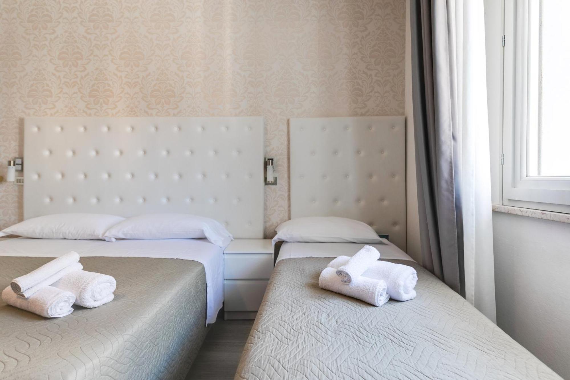 Hotel La Perla Rimini Kültér fotó