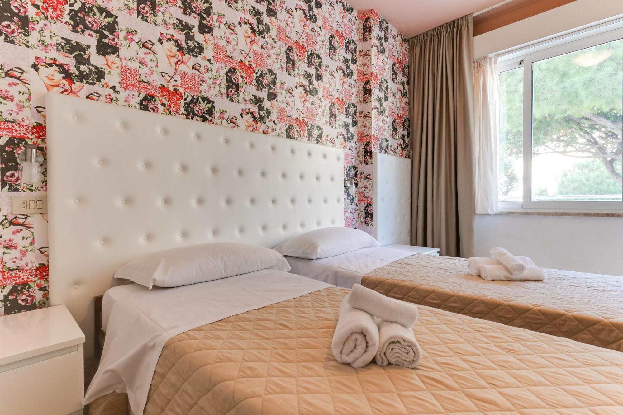 Hotel La Perla Rimini Kültér fotó