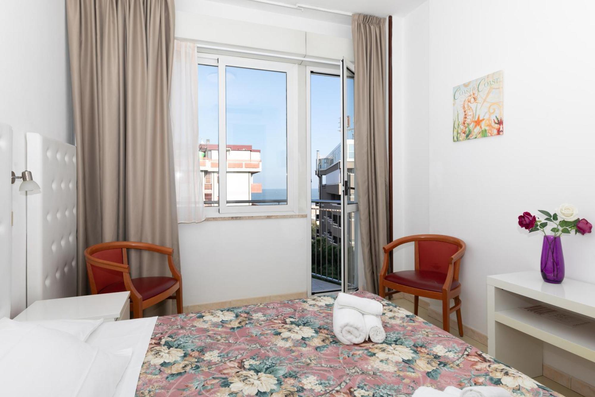Hotel La Perla Rimini Kültér fotó