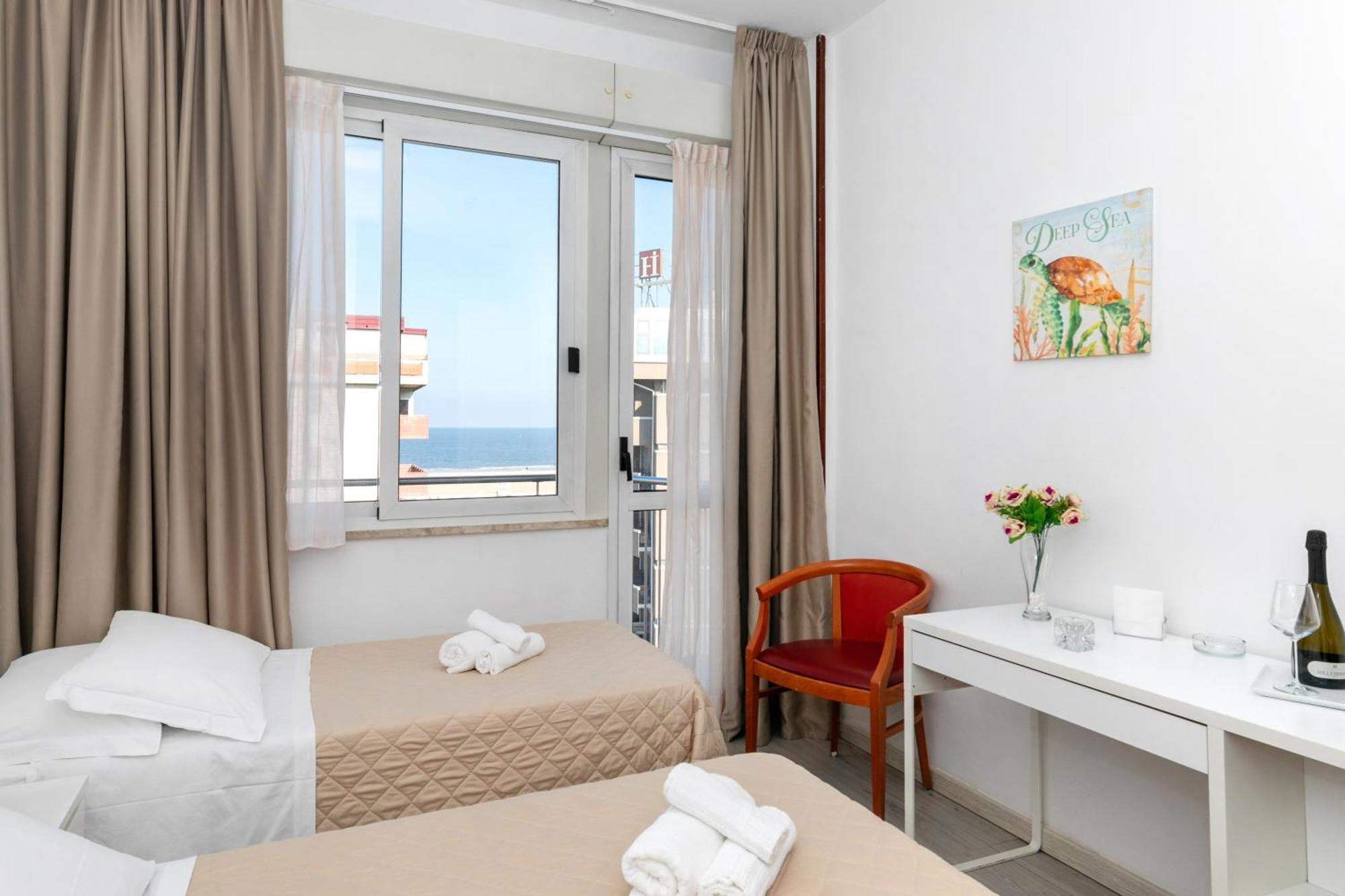 Hotel La Perla Rimini Kültér fotó