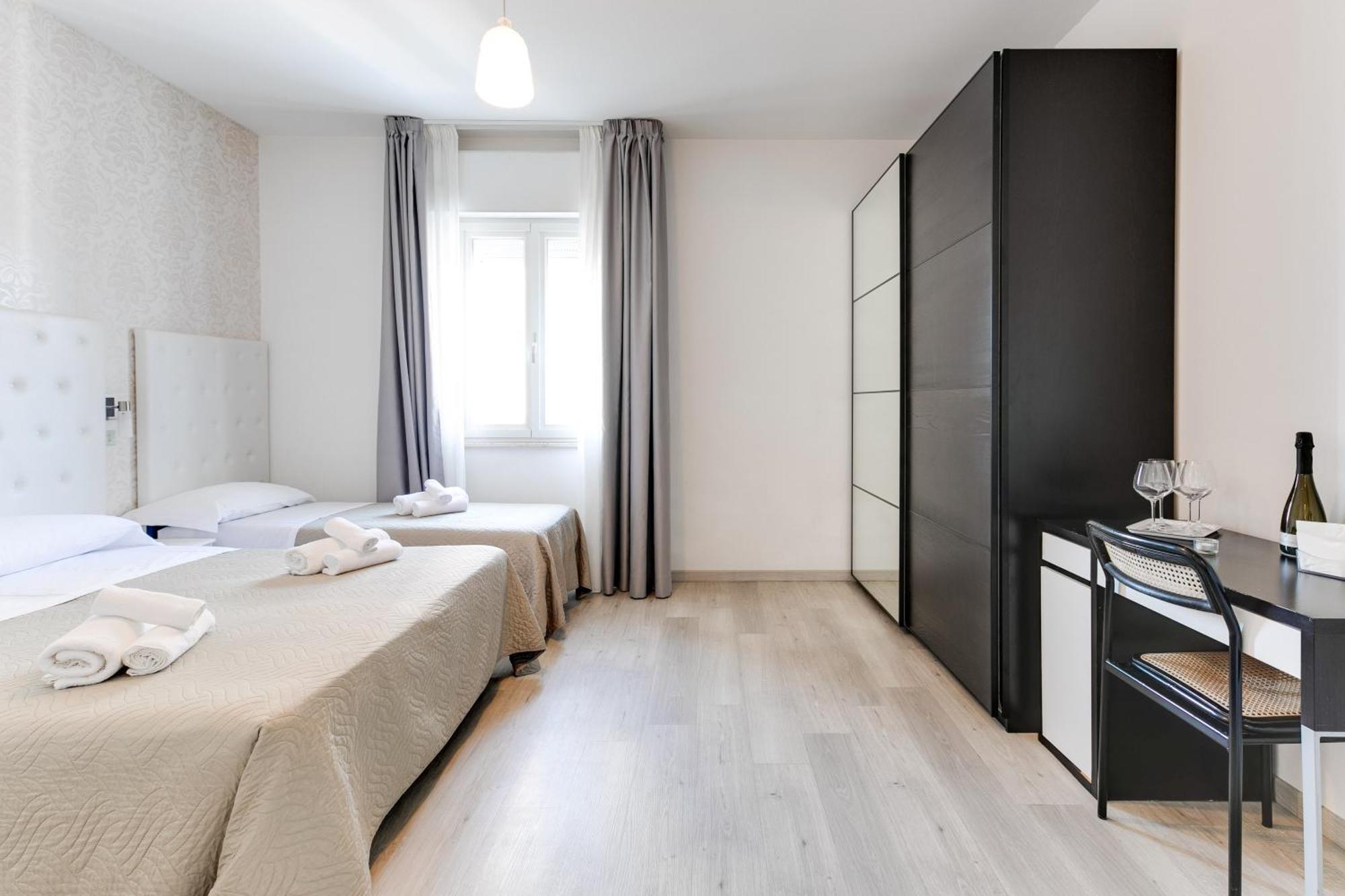 Hotel La Perla Rimini Kültér fotó