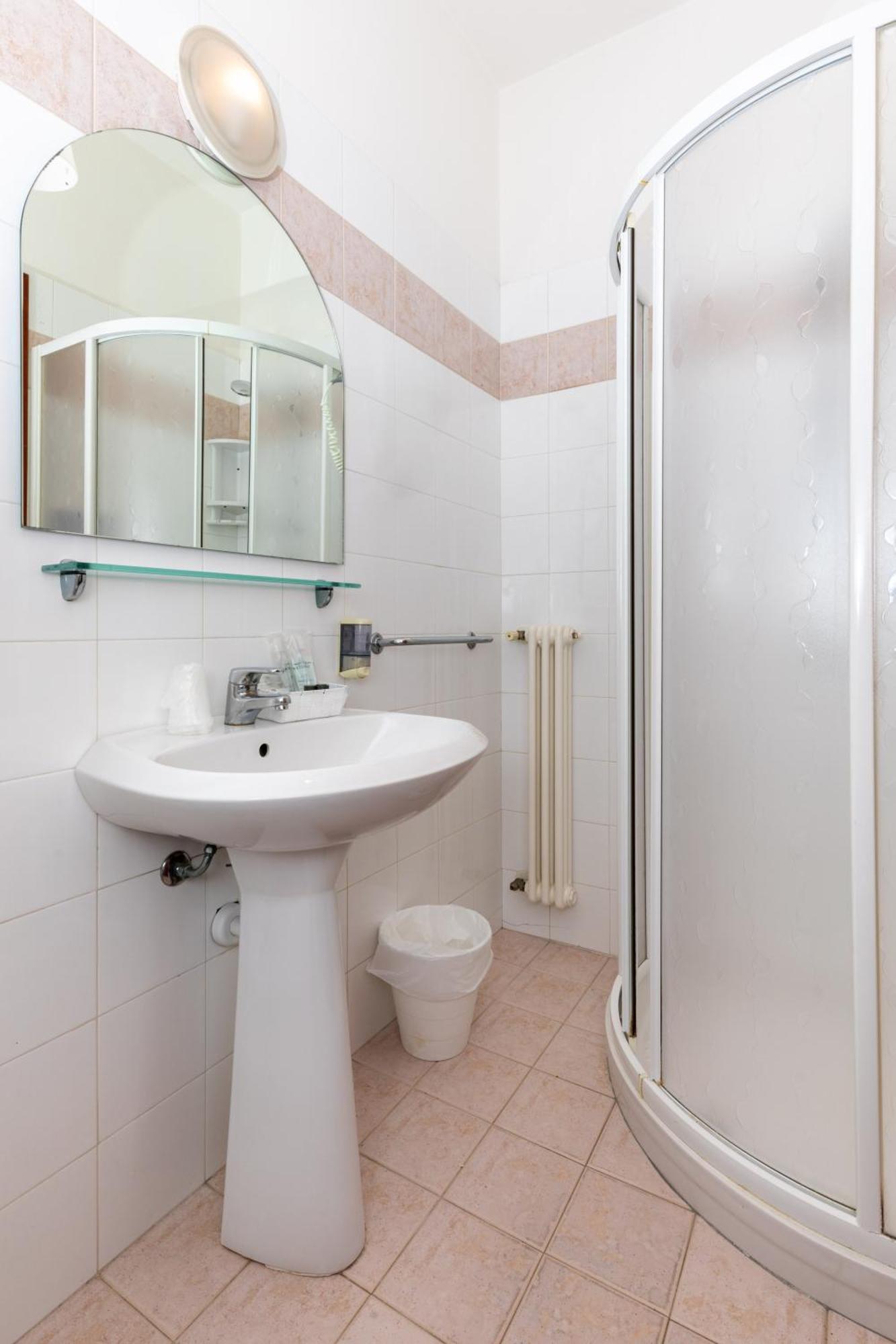 Hotel La Perla Rimini Kültér fotó