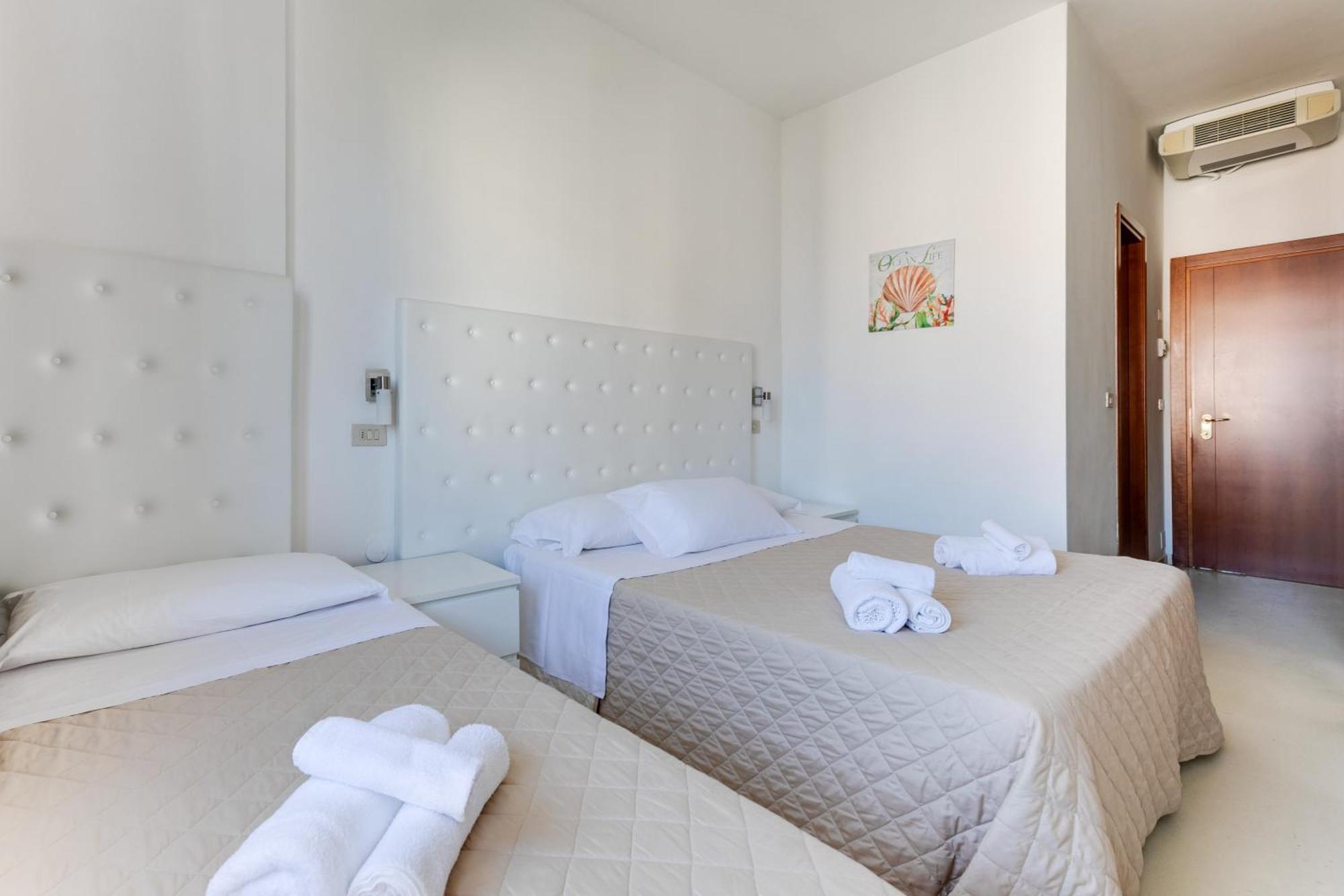 Hotel La Perla Rimini Kültér fotó
