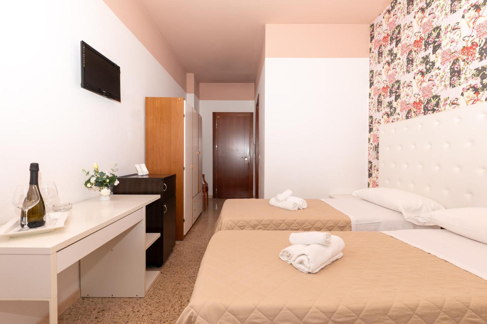 Hotel La Perla Rimini Kültér fotó