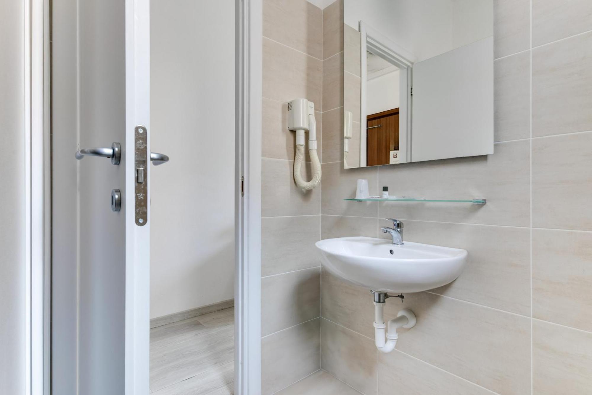 Hotel La Perla Rimini Kültér fotó