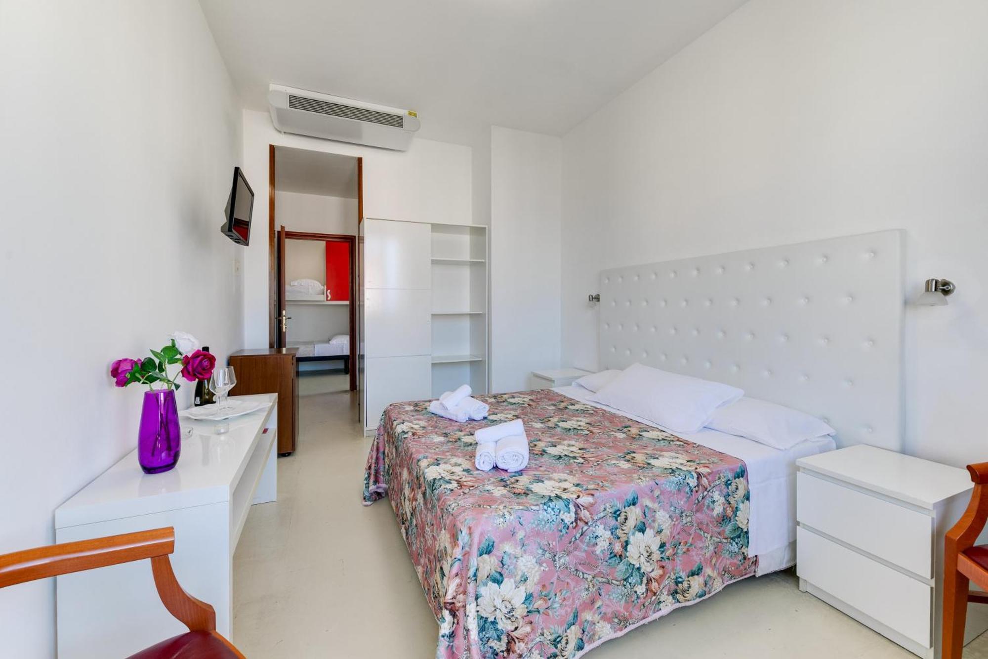 Hotel La Perla Rimini Kültér fotó