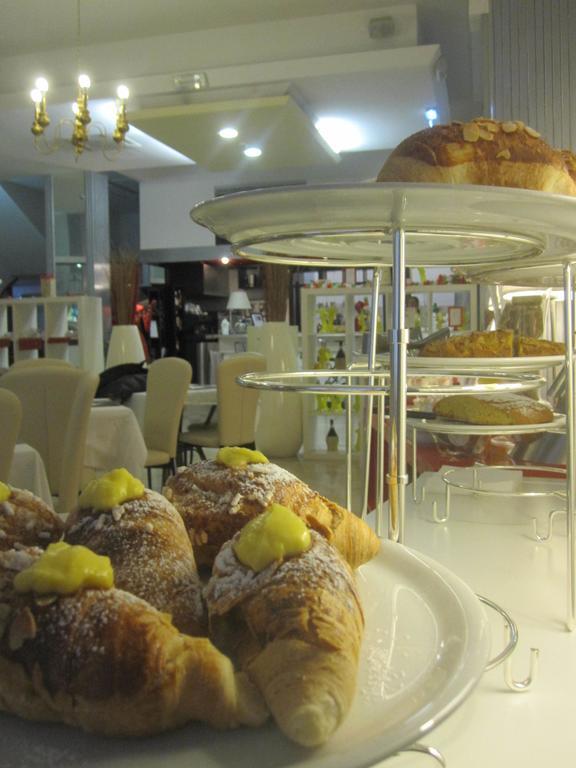 Hotel La Perla Rimini Kültér fotó